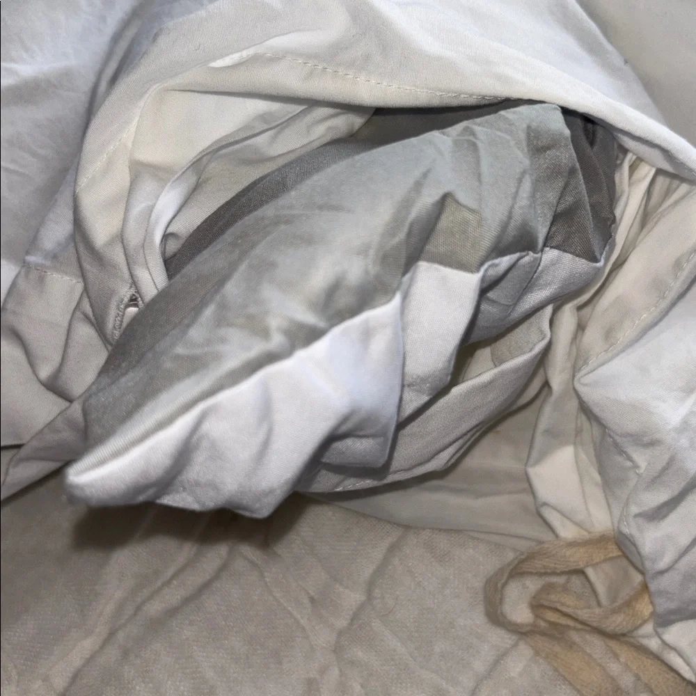 Lands’ End Luxurious White Cotton duvet cover with insert. King size EUC!
